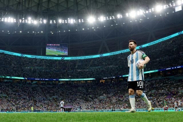 2022-11-26T195844Z_745320325_UP1EIBQ1JHTRI_RTRMADP_3_SOCCER-WORLDCUP-ARG-MEX-REPORT.jpg