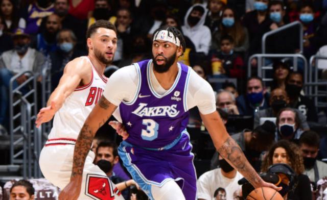 NBA-憋屈到情绪失控!戴维斯遭疯狂包夹 湖人无力应对